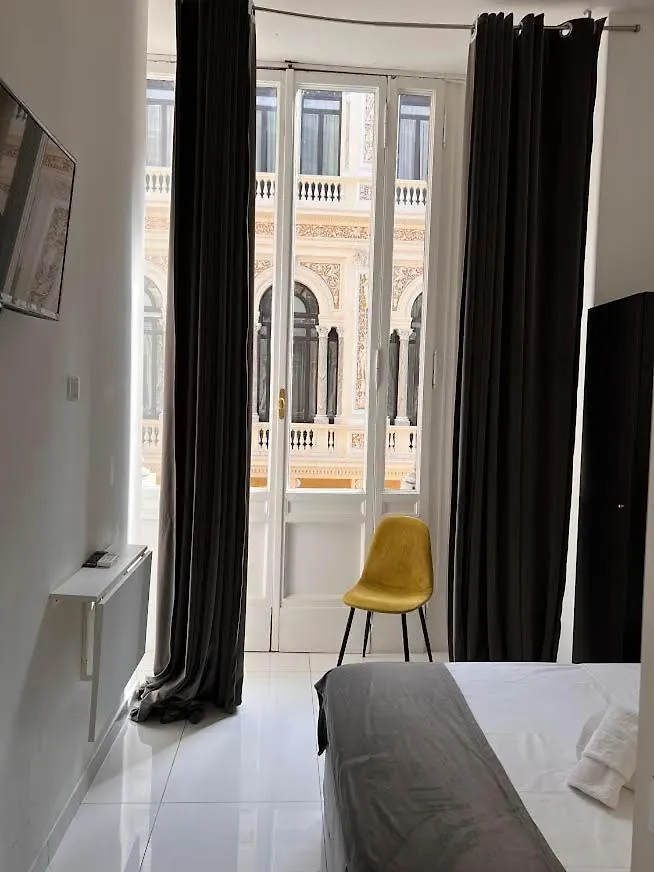 Umberto Rooms Napoli 0*, Naples